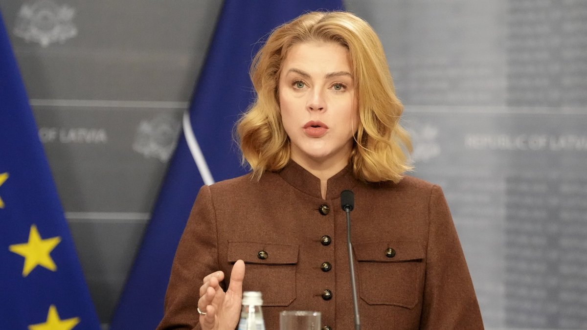 Opozīcijai nav lielu argumentu budžeta kritizēšanai, pārliecināta premjere