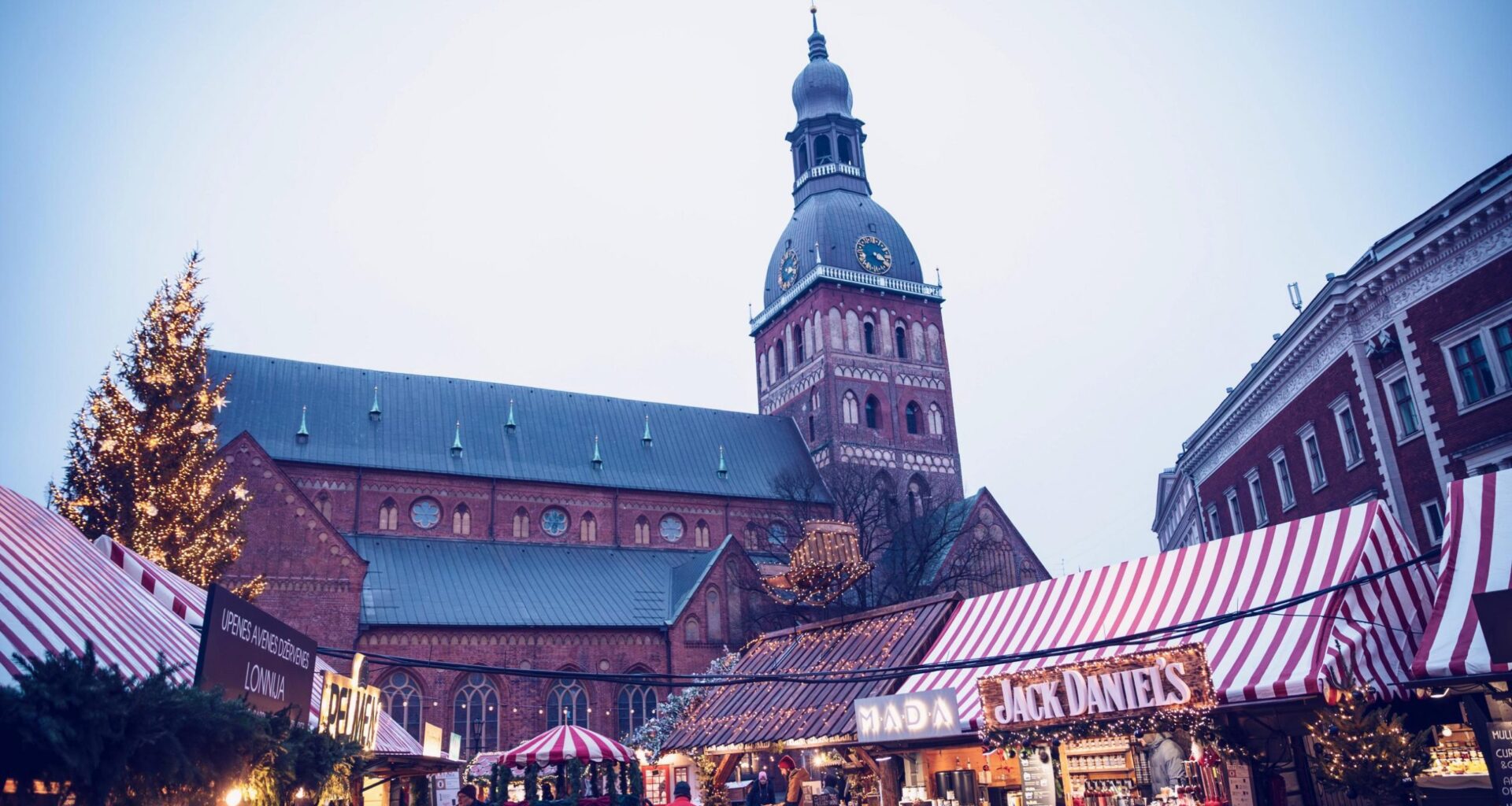 Esat gatavi pārsteigumiem? Otrdien palaikam līs, bet gaisa temperatūra var pakāpties īpaši augstu - LA.LV