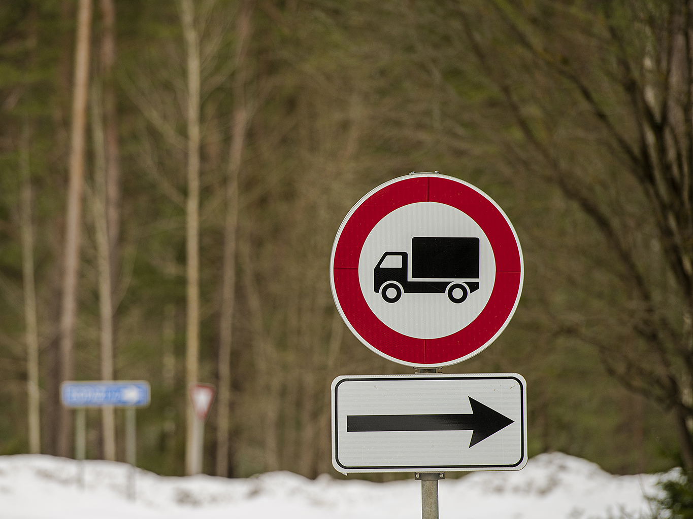 Vairāk nekā 140 grants autoceļu posmos iestājies šķīdonis