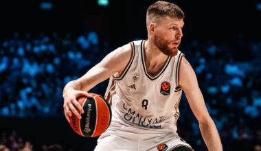 Dāvis uguņo izskaņā, rezultatīvs arī Šmits, latviešu duelī uzvar ''Dubai'', ''Žalgiris'' saplosa serbus – Basketbols – Sportacentrs.com