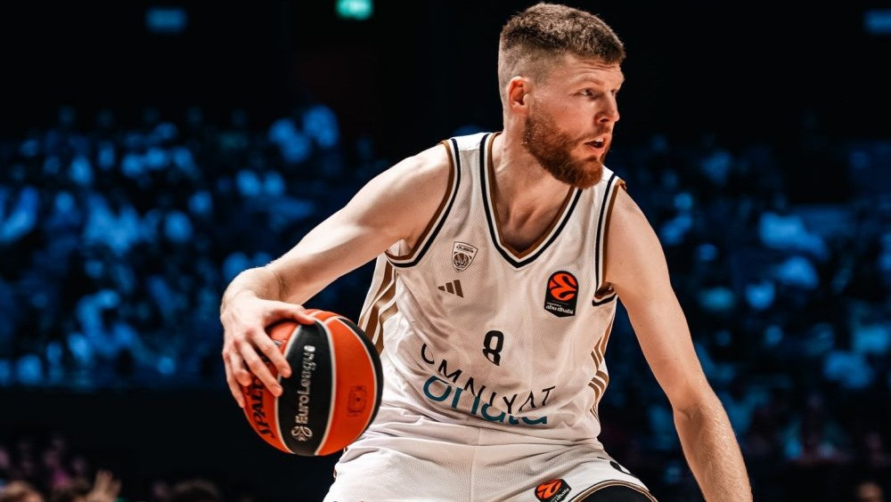 Dāvis uguņo izskaņā, rezultatīvs arī Šmits, latviešu duelī uzvar ''Dubai'', ''Žalgiris'' saplosa serbus – Basketbols – Sportacentrs.com