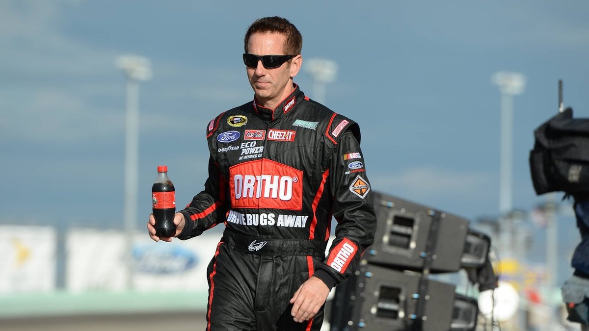 Lidmašīnas avārijā bojā gājis NASCAR izcilnieks un viņa ģimene