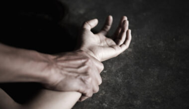 Nolaupa un vairākkārt izvaro bijušo draudzeni — deputāta dēls saņem 15 gadus cietumā