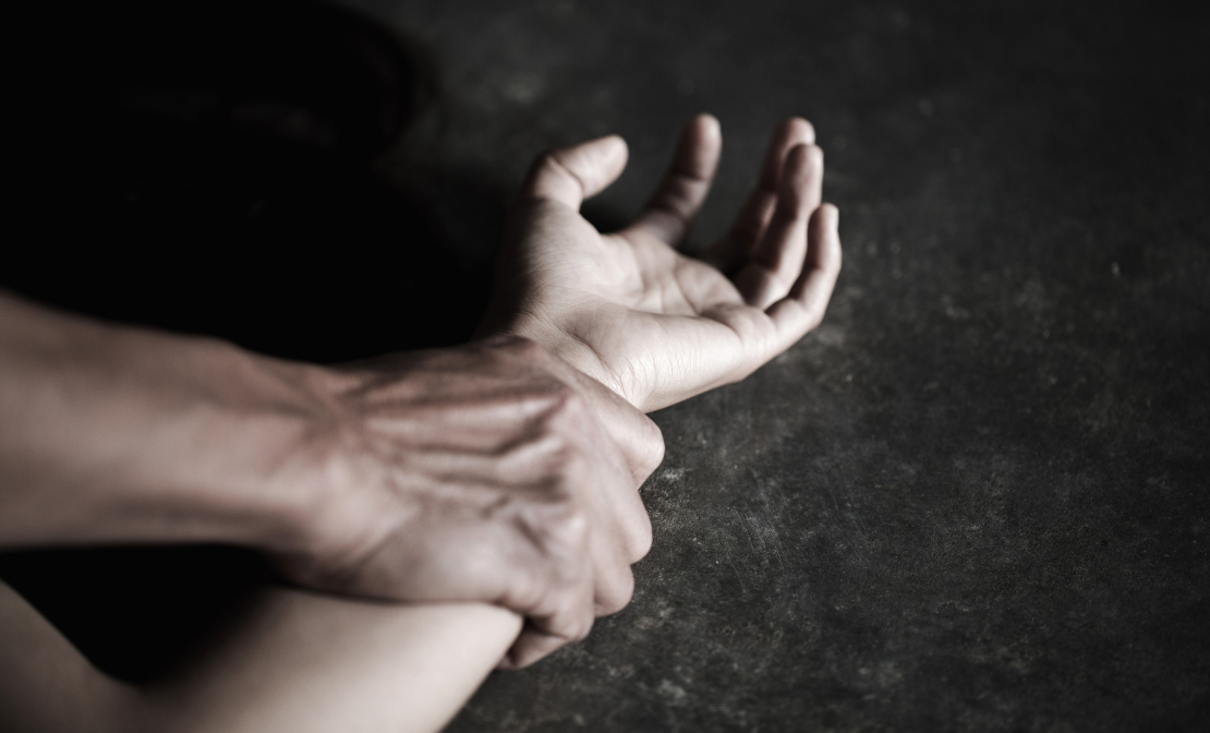 Nolaupa un vairākkārt izvaro bijušo draudzeni — deputāta dēls saņem 15 gadus cietumā