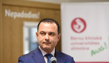 Veselības ministrs norāda uz iespējamu cilvēka kļūdu bērna nāvē BKUS