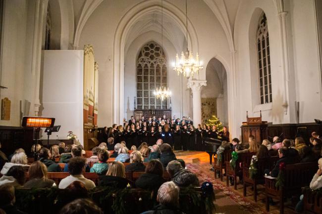 RSU jauktā kora "Rīga" ziemas koncerts – mierpilns brīdis pirms svētkiem