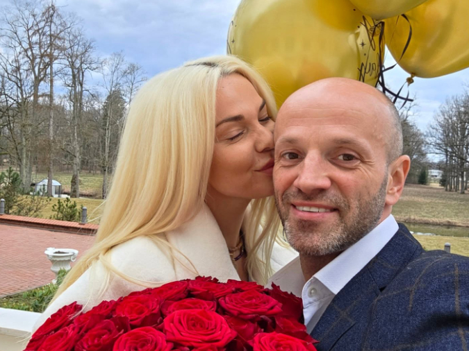 Samanta Tīna komentē sava vīra pazušanu no publiskās telpas