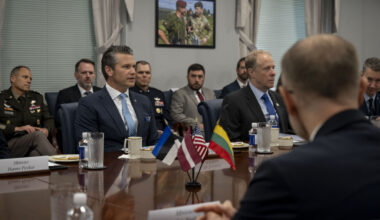 ASV aizsardzības ministrs sola īpašu atbalstu "parauga sabiedrotajiem", tostarp Baltijas valstīm