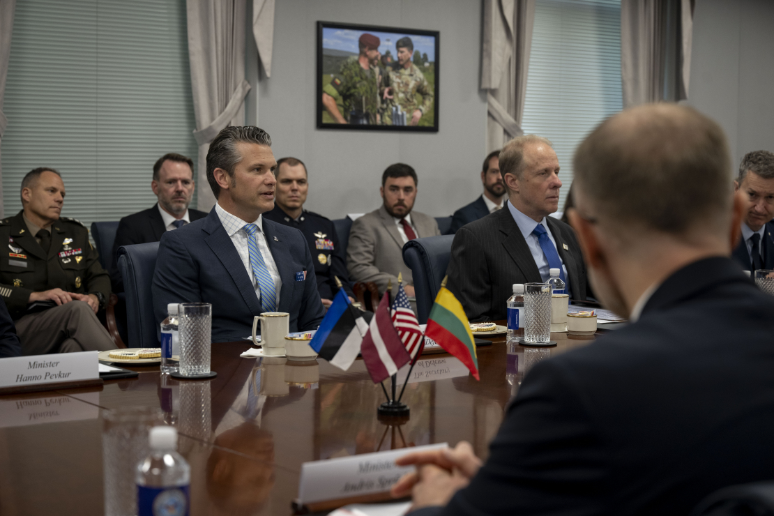 ASV aizsardzības ministrs sola īpašu atbalstu "parauga sabiedrotajiem", tostarp Baltijas valstīm