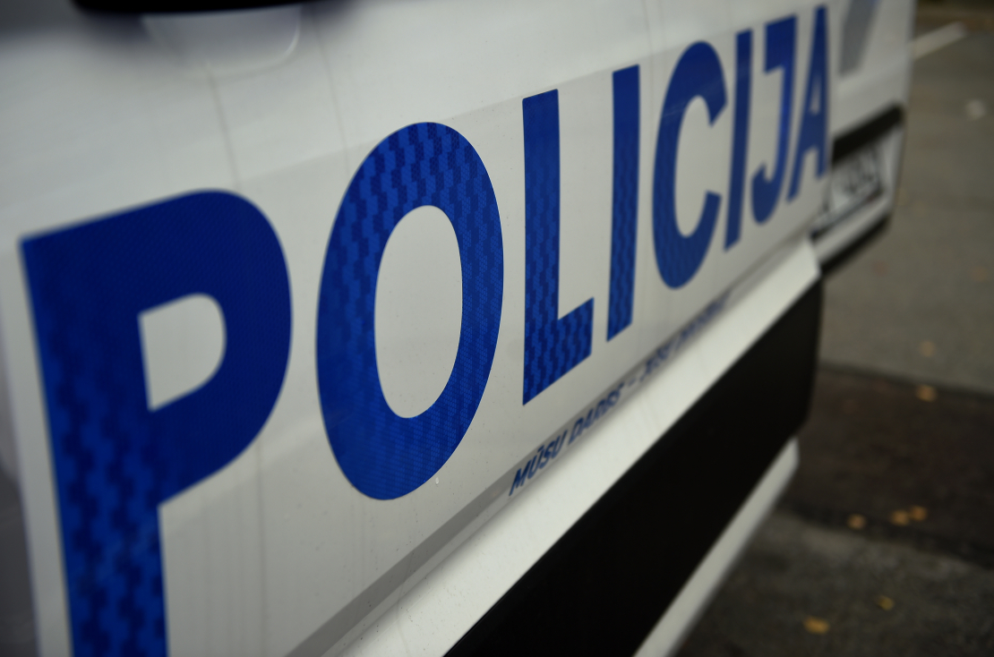 Šokējošs nakts brauciens Cēsu pusē; Desmitgadnieks ved mājās piedzērušos tēvu