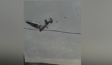 Kā nogāzās krievu militārais gaisa kuģis "An-22"