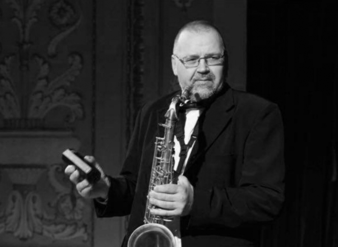 Mūžībā aizgājis šlāgergrupas "Zeļļi" saksofonists Aigars Čudars