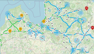 Sniegs un apledojums apgrūtina satiksmi uz daudziem valsts autoceļiem