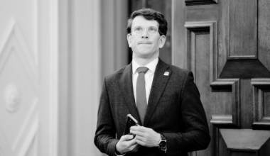 42 gadu vecumā miris Saeimas deputāts Zelderis