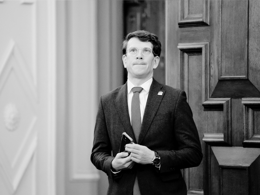 42 gadu vecumā miris Saeimas deputāts Zelderis