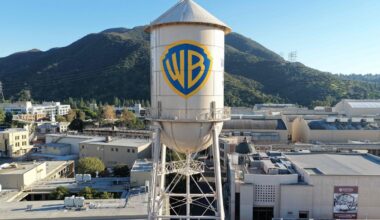 turpinās cīņa par uzņēmuma "Warner Bros. Discovery" iegādi