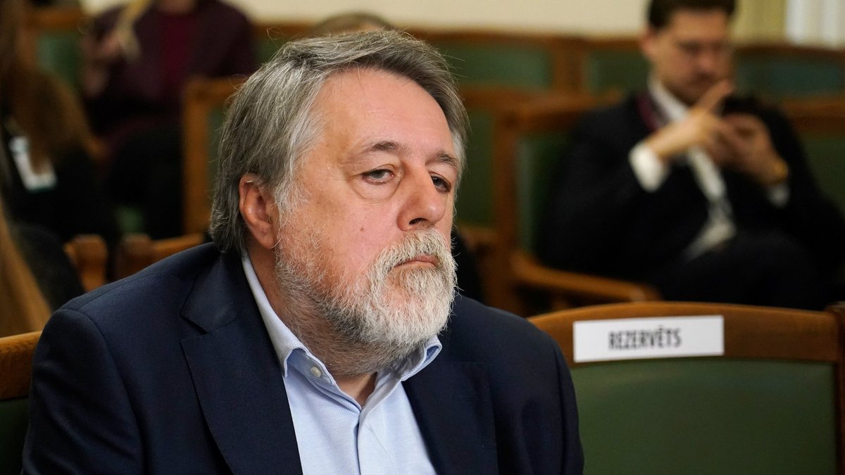 Dokumentālo filmu režisoram Manskim piešķir Latvijas pilsonību