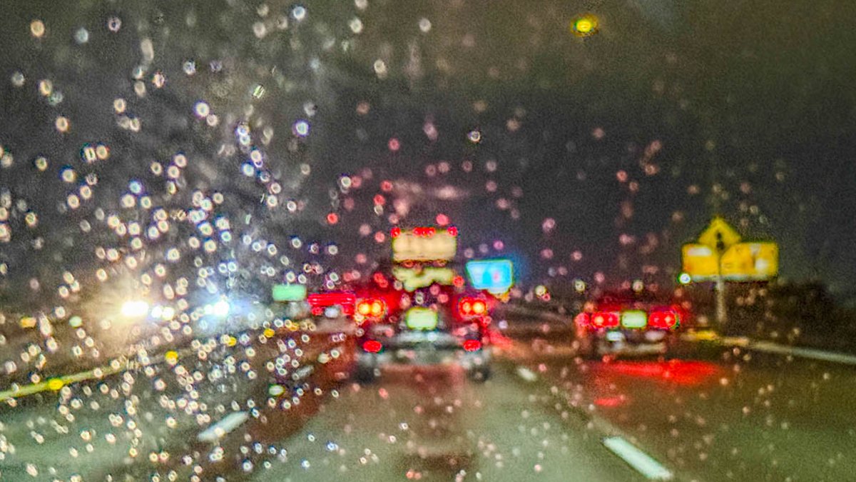 Uz Dienvidkaliforniju virzās lietusgāžu sērija; meteorologi brīdina par reti sastopamu risku