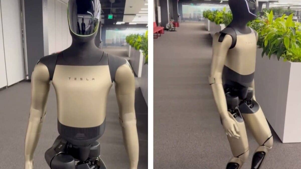 Krāpšana? Tesla robotā atklāts cilvēks