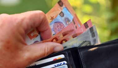 Cik daudz skaidras naudas vajadzētu glabāt mājās? Eksperti sniedz precīzu atbildi