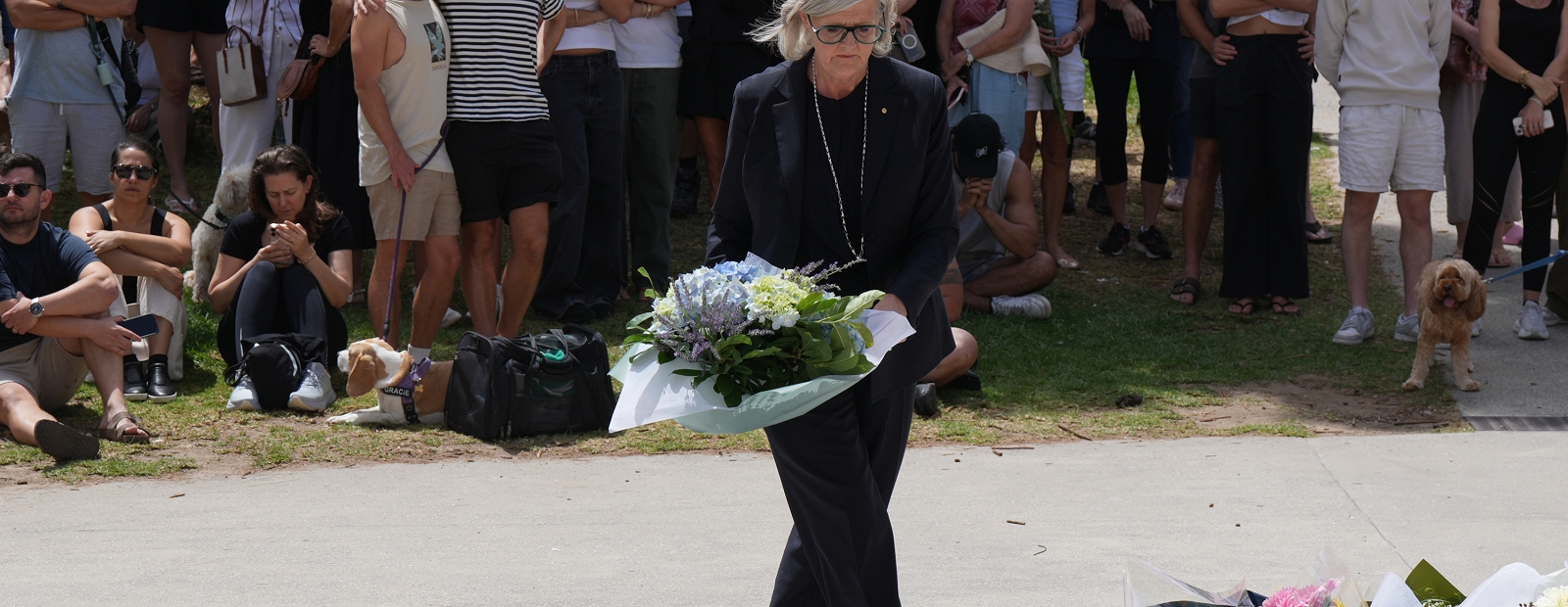 Austrālijā diviem uzbrucējiem apšaudot ebreju svētku pasākumu, 15 nogalinātie / Diena
