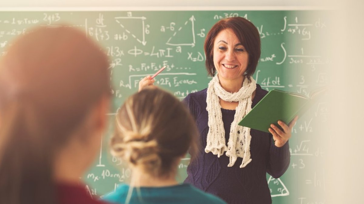 Pedagogu zemāko algas likmi cels no 2027. gada