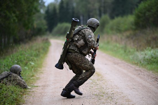"Karš sūkā", bet labāk būt gataviem un uzvarēt. Saruna ar Kolinu Smitu