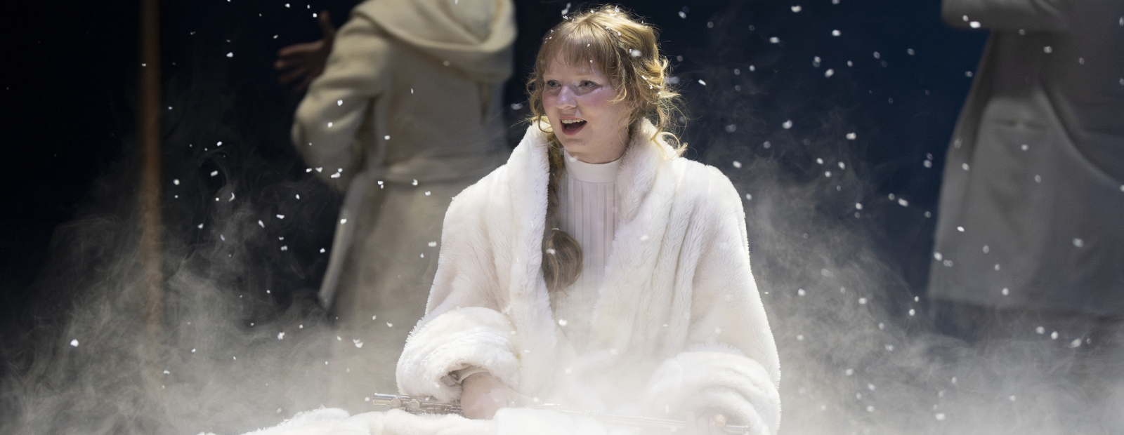 Dailes teātrī izskan Ziemassvētku koncerts Pēkšņi gaismā / Diena