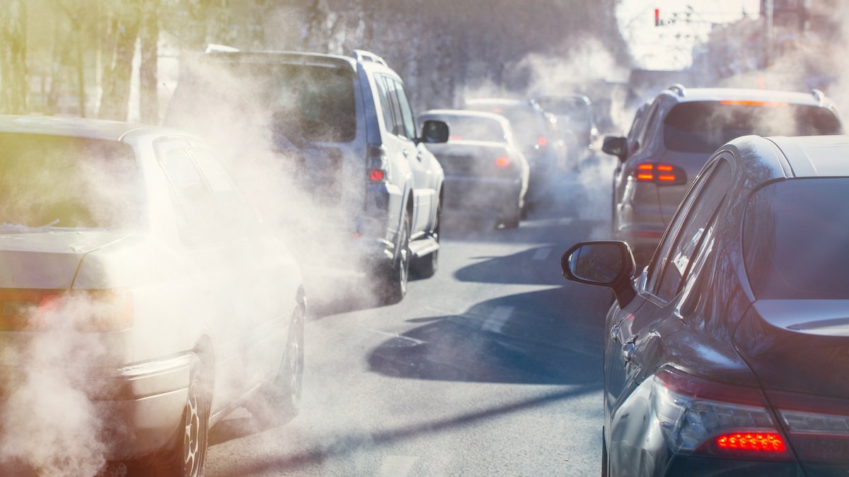 Eiropas Komisija atceļ iekšdedzes dzinēju aizliegumu pēc 2035. gada