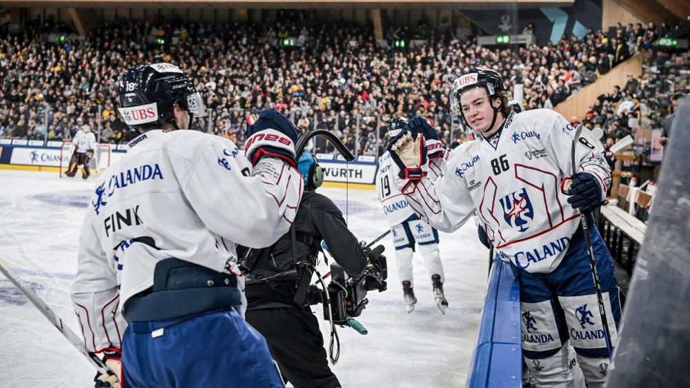 Laviņa pārstāvētā NCAA komanda apspēlē Dzierkala ″Sparta″ un iesoļo finālā – Hokejs – Sportacentrs.com