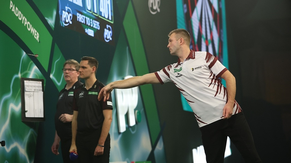 Razma tiek pie negaidīta nākamā pretinieka pasaules čempionātā šautriņmešanā – Citi sporta veidi – Sportacentrs.com