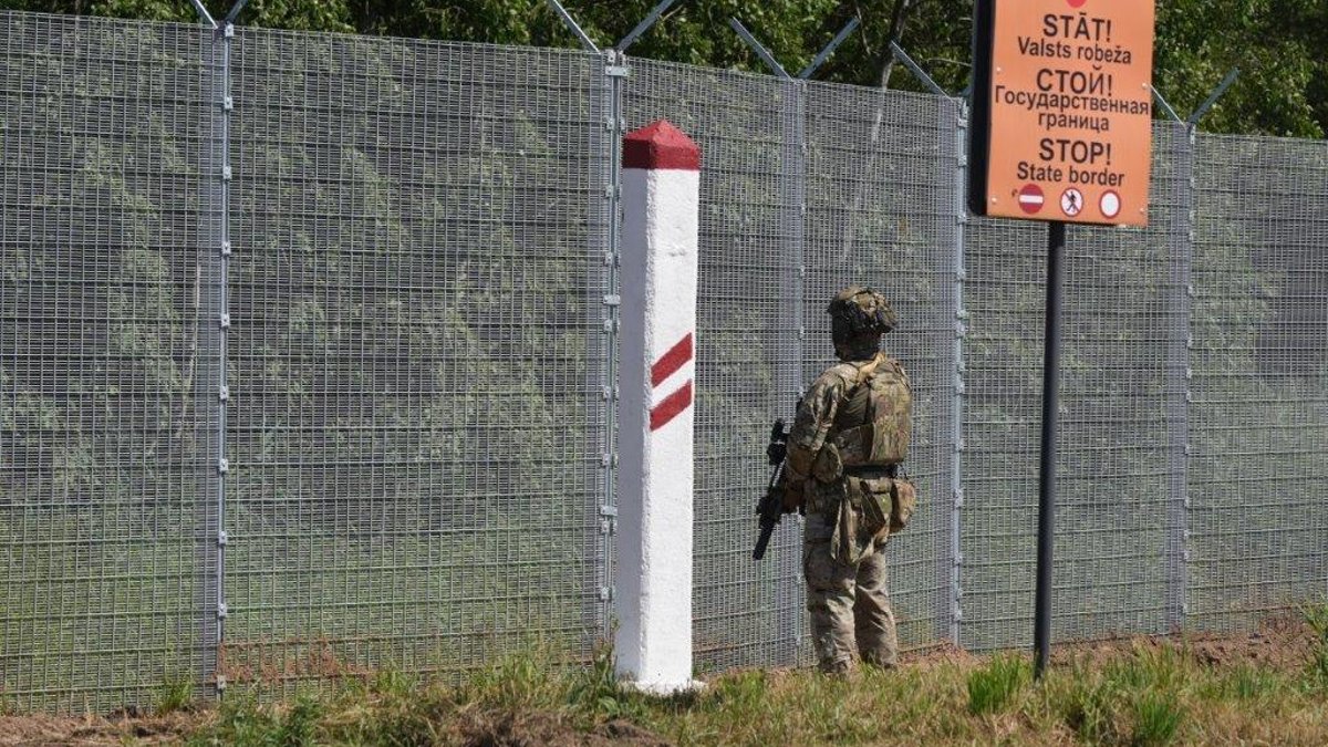 Pētnieki atklāj dokumentus par plāniem izveidot munīcijas ražotni Baltkrievijā Krievijas vajadzībām