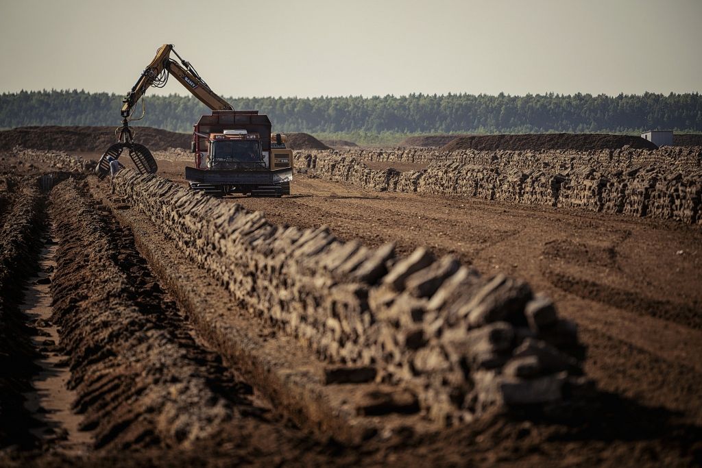Laflora noslēdz sezonu ar 108 000 tonnu kūdras ieguves apjomu :: Dienas Bizness