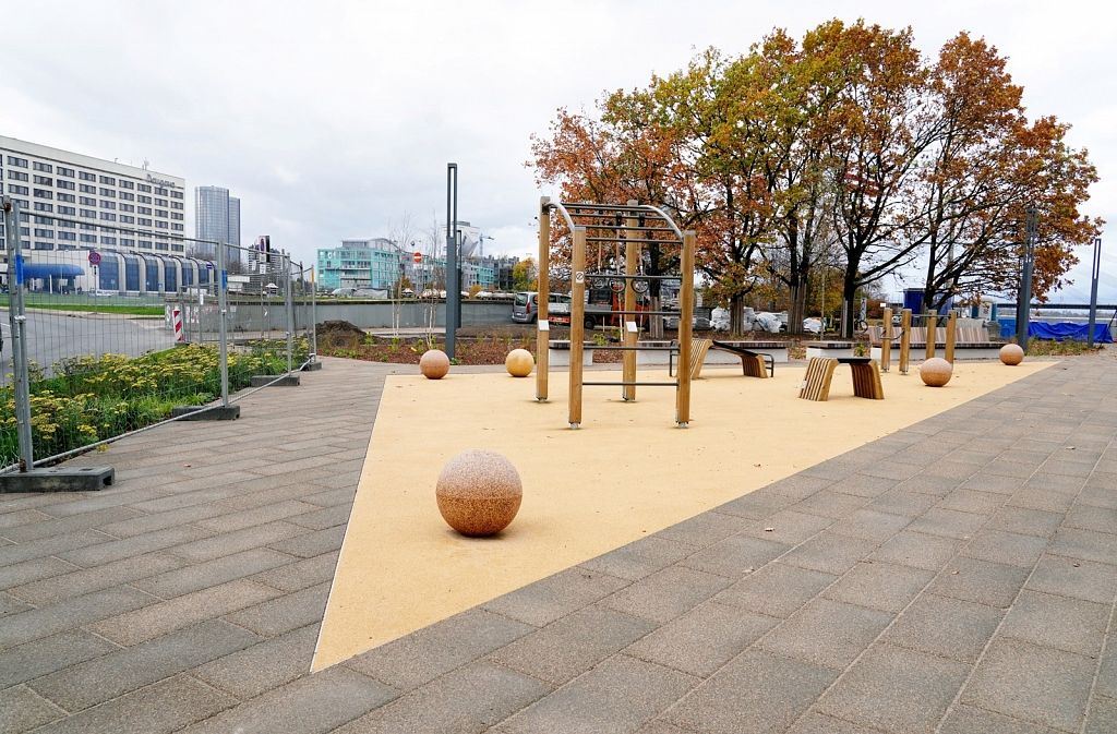 Decembra beigās iedzīvotājiem varētu atvērt Mūkusalas ielas krasta promenādi :: Dienas Bizness