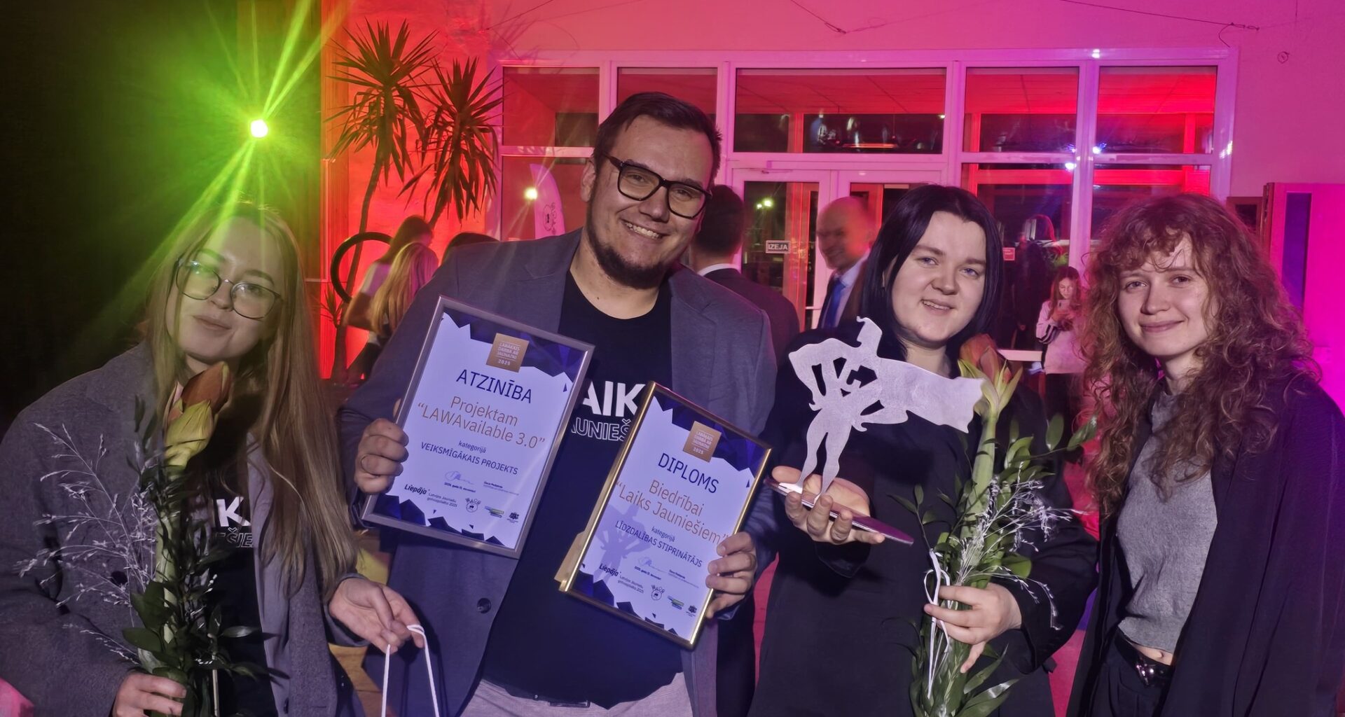 Noskaidroti labākie darbā ar jaunatni šogad; supervaroņa gods arī Bauskas novada biedrībai "Laiks jauniešiem"