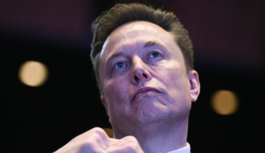 Masks ģimenes problēmas risina publiskajā telpā / Diena