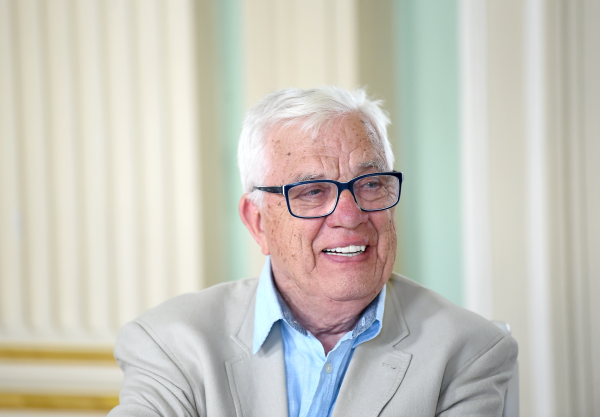 Latvijas iedzīvotāji slēpjas no problēmām teātros, muzejos un koncertzālēs