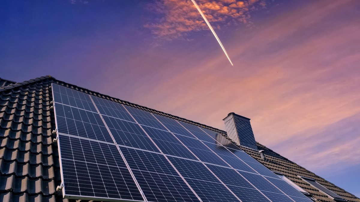 Saules enerģijas jomā strādājošajam "EnerGrid" prāvs nodokļu parāds; piemēroti nodrošinājumi