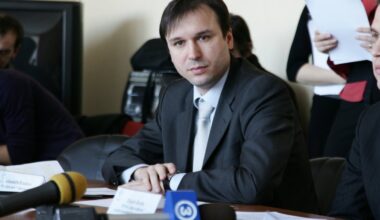 Brandavs atzinies kukuļa apsolīšanā Ušakovam