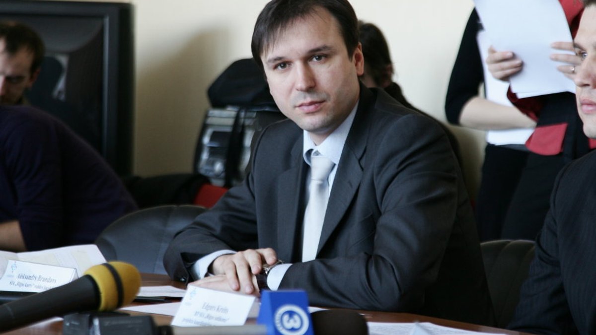 Brandavs atzinies kukuļa apsolīšanā Ušakovam