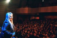 Olga Rajecka kopā ar draugiem Ulbrokā ieskandina Vecgada koncertus