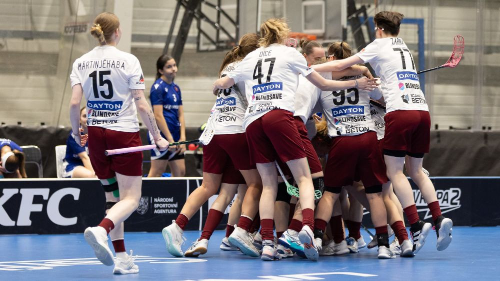 Turnīra noslēdzošajā dienā florbolistes cīņā par labāko vietu desmitgadē – Florbols – Sportacentrs.com