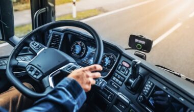 Bez gaismas un ietves. Granīta iela ilgstoši pamesta novārtā, sūrojas vietējie