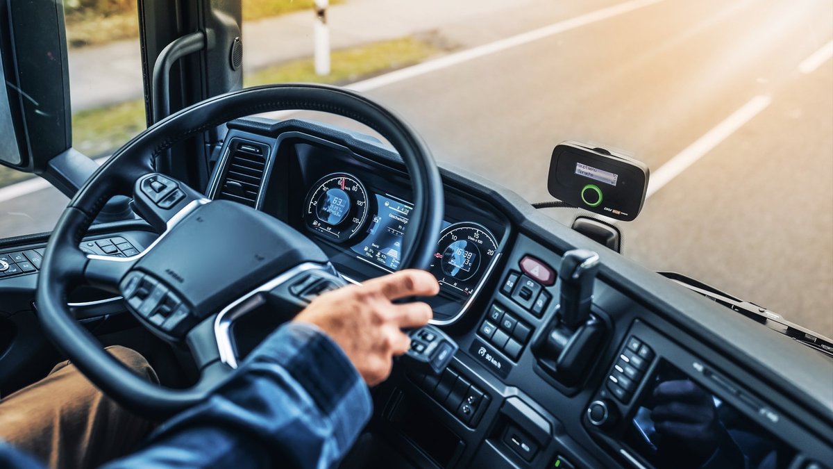 Bez gaismas un ietves. Granīta iela ilgstoši pamesta novārtā, sūrojas vietējie