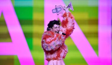 Eirovīzijas uzvarētājs Nemo paziņo, ka Izraēlas dalības dēļ atgriezīs trofeju