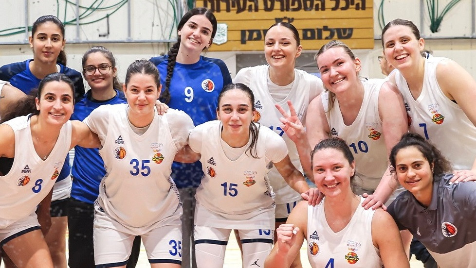 Paulai Strautmanei astotā uzvara pēc kārtas, Esterei Petrus pieci tālmetieni – Basketbols – Sportacentrs.com