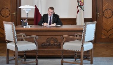 Valsts prezidents Saeimai otrreizējai caurlūkošanai nodod likumu “Grozījumi Autoceļu lietošanas nodevas likumā”