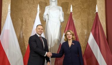 Ministru prezidente Evika Siliņa tiekas ar Polijas prezidentu Karolu Navrocki