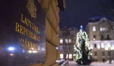 Dāvāsim gaismu un siltumu bērniem Ukrainā – pie Saeimas nama norisināsies Ziemassvētku labdarības izsole