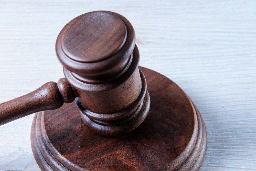 Lieta divu personu apsūdzībā par kukuļa lielā apmērā piedāvāšanas mēģinājumu valsts amatpersonai nodota tiesai